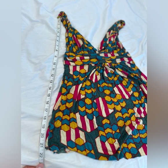 T Bag Women’s XS Colorful Abstract High Low Tank Top Braided Strap Vneck. - Picture 3 of 8